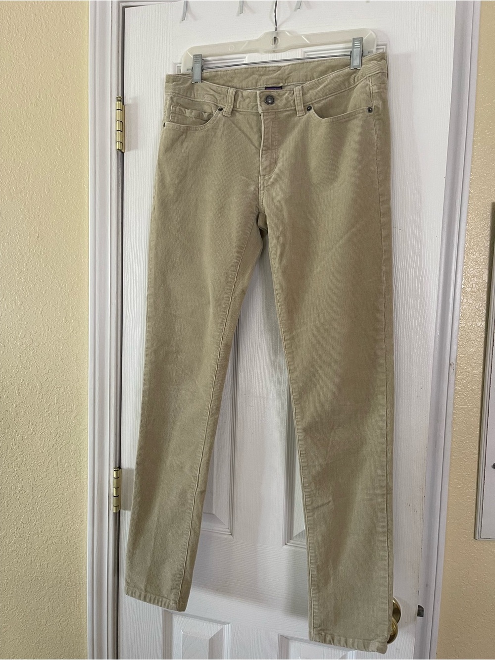 Patagonia Slim Straight Jeans in Khaki